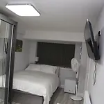A A Guest Rooms Woolwich